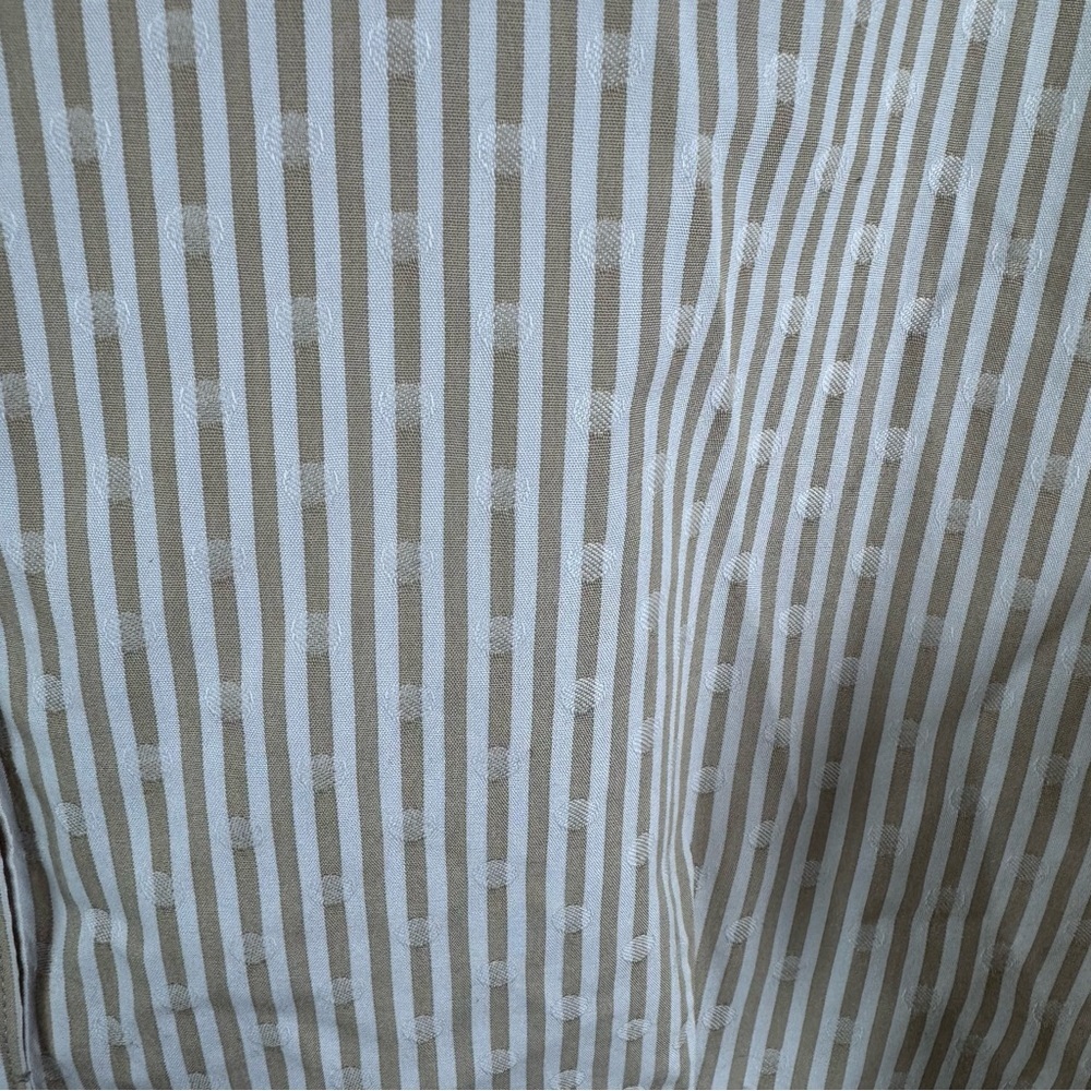 Chico’s No Iron Coolmax All Season Button Down Top Tan and White Size Large - Picture 4 of 7